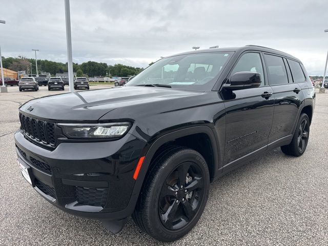 Used 2023 Jeep Grand Cherokee L Laredo image 4