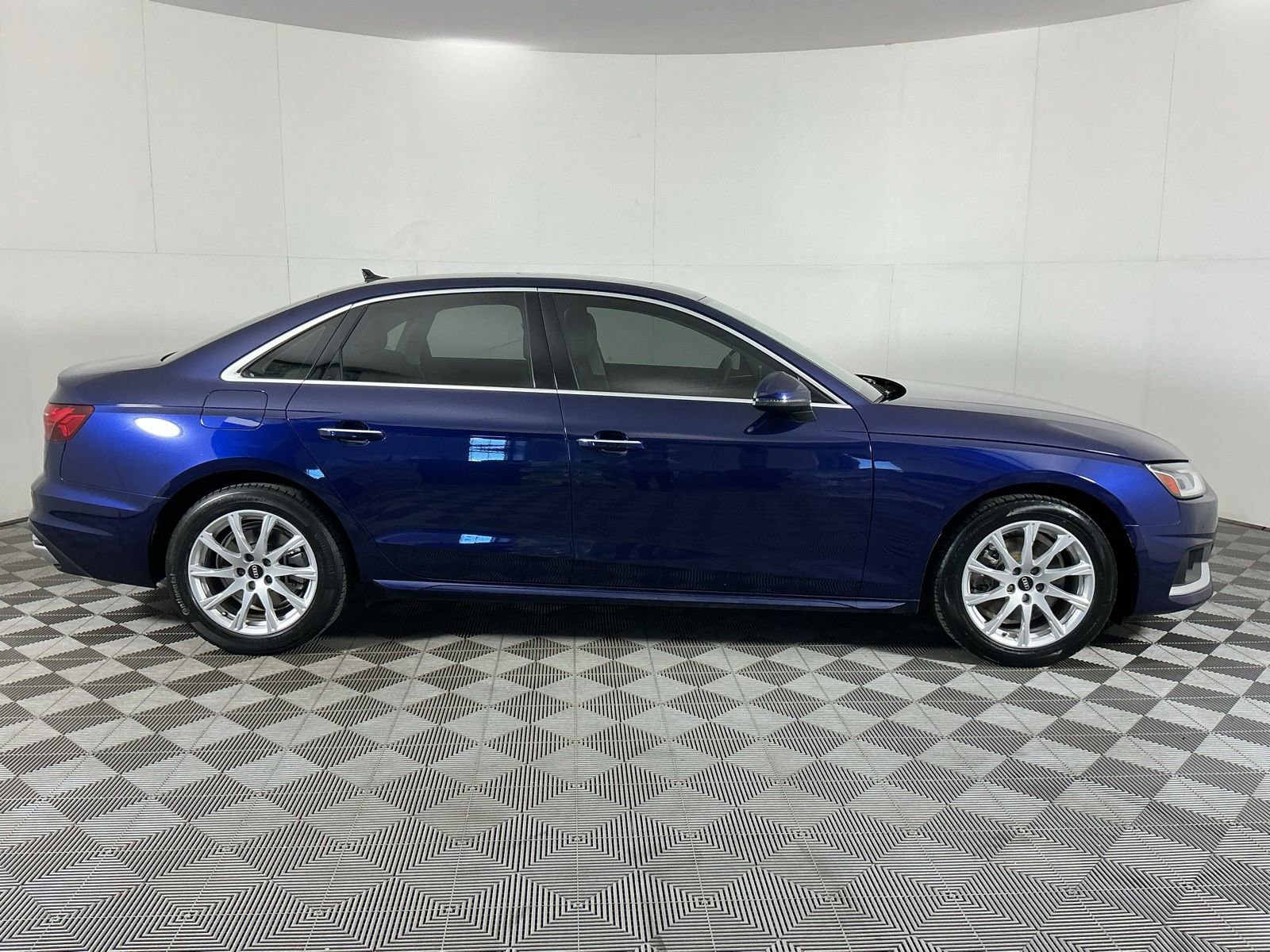 Used 2021 Audi A4 2.0T Premium w/ Convenience Package image 9