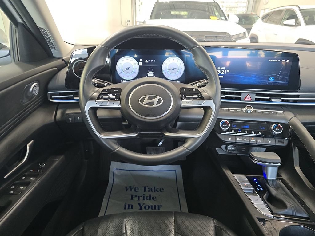 Certified 2024 Hyundai Elantra Limited FWD image 14