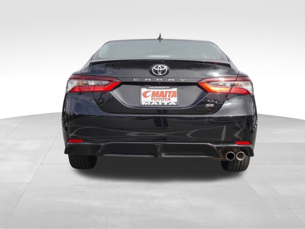 Used 2023 Toyota Camry SE image 4