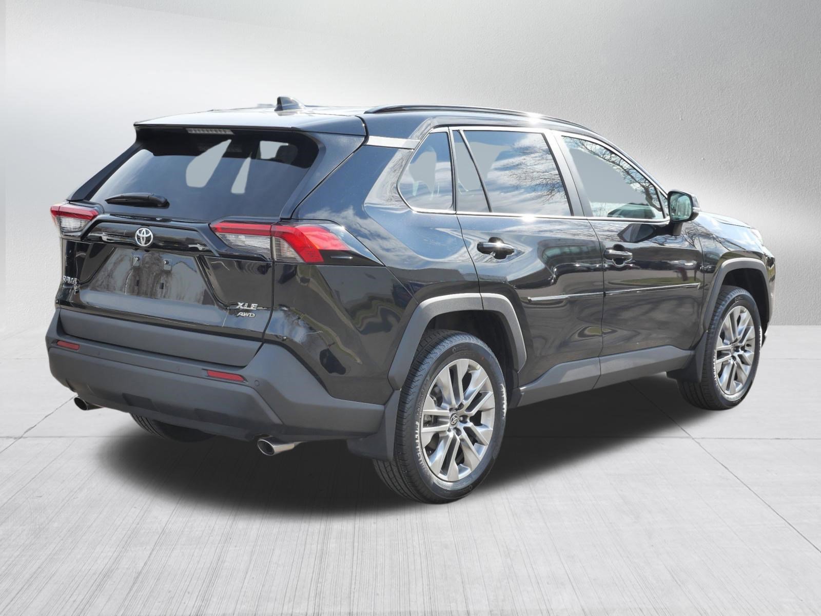 Used 2025 Toyota RAV4 XLE Premium w/ Weather Package image 7