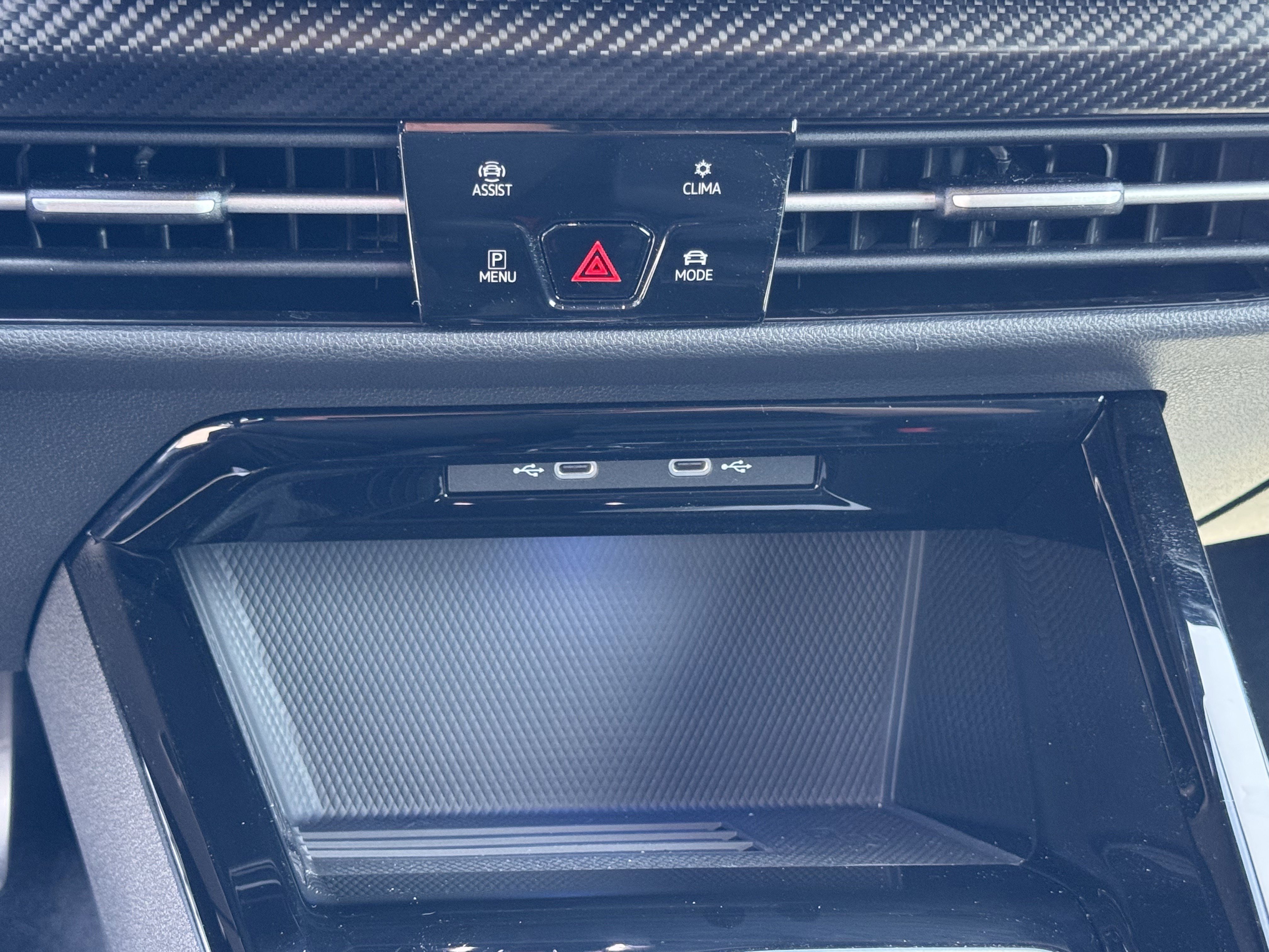 Certified 2025 Volkswagen Golf R Black Edition AWD/4WD image 29