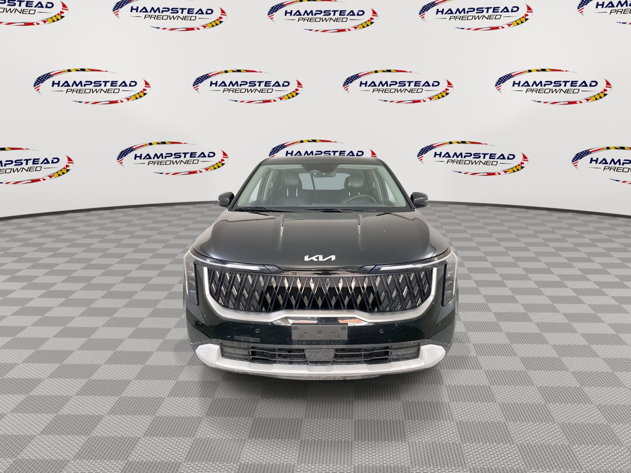 Used 2025 Kia Carnival FWD image 3