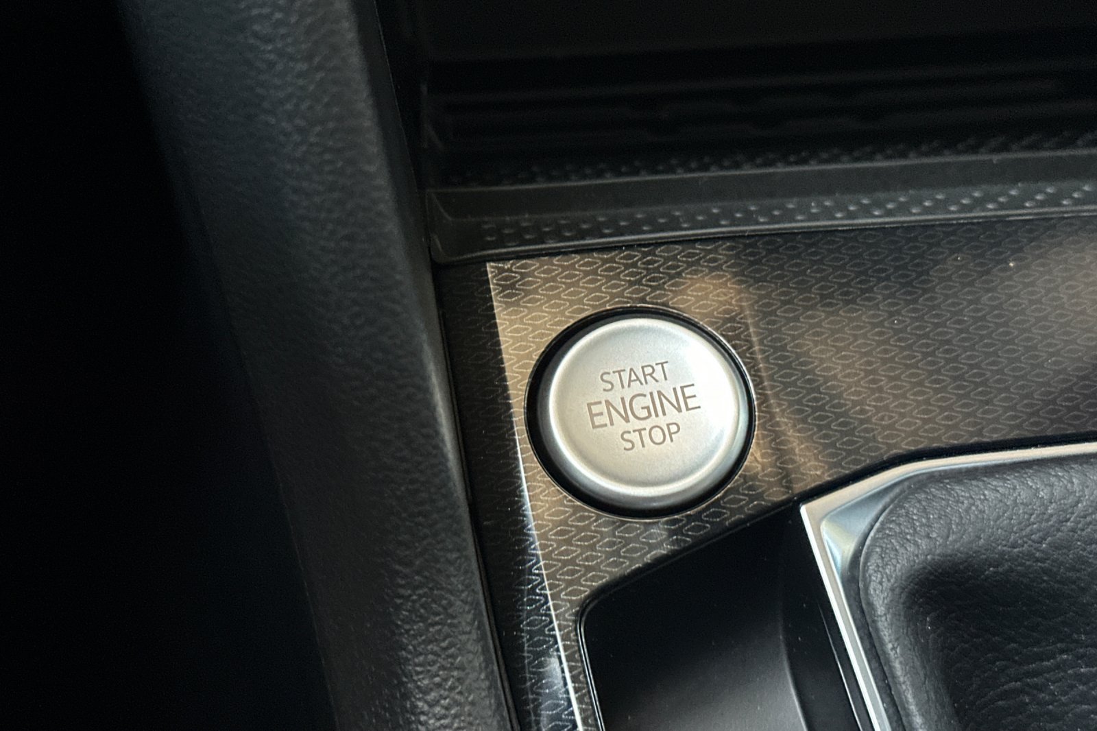 New 2027 Volkswagen Taos SE FWD image 20
