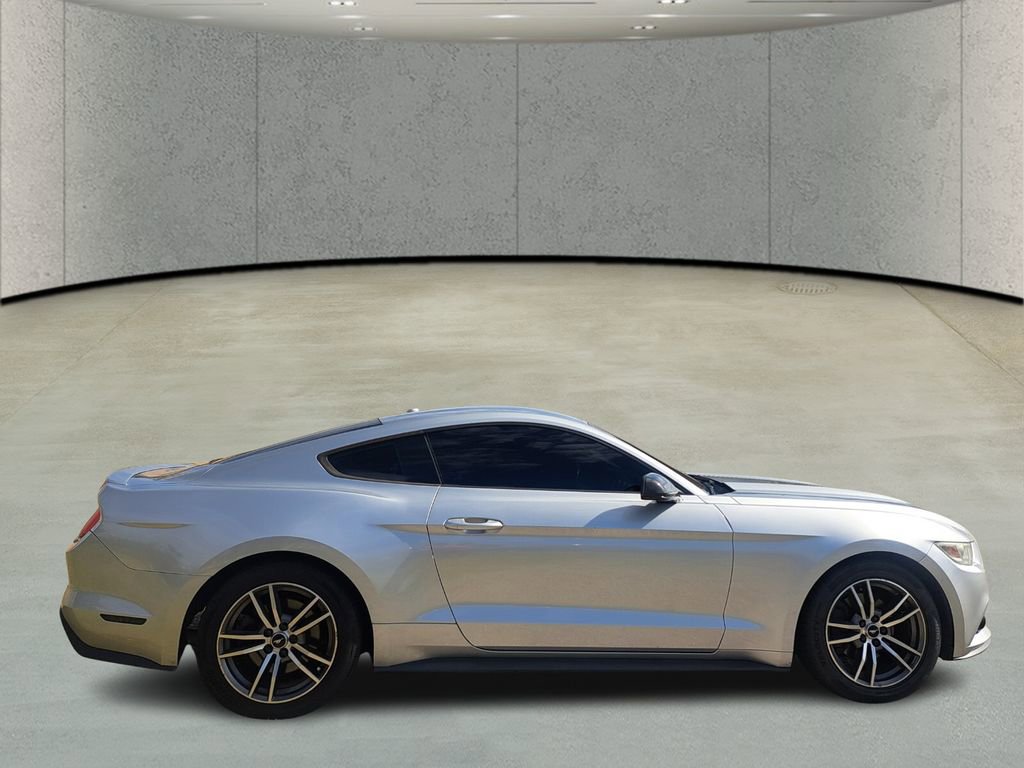Used 2016 Ford Mustang Premium image 4