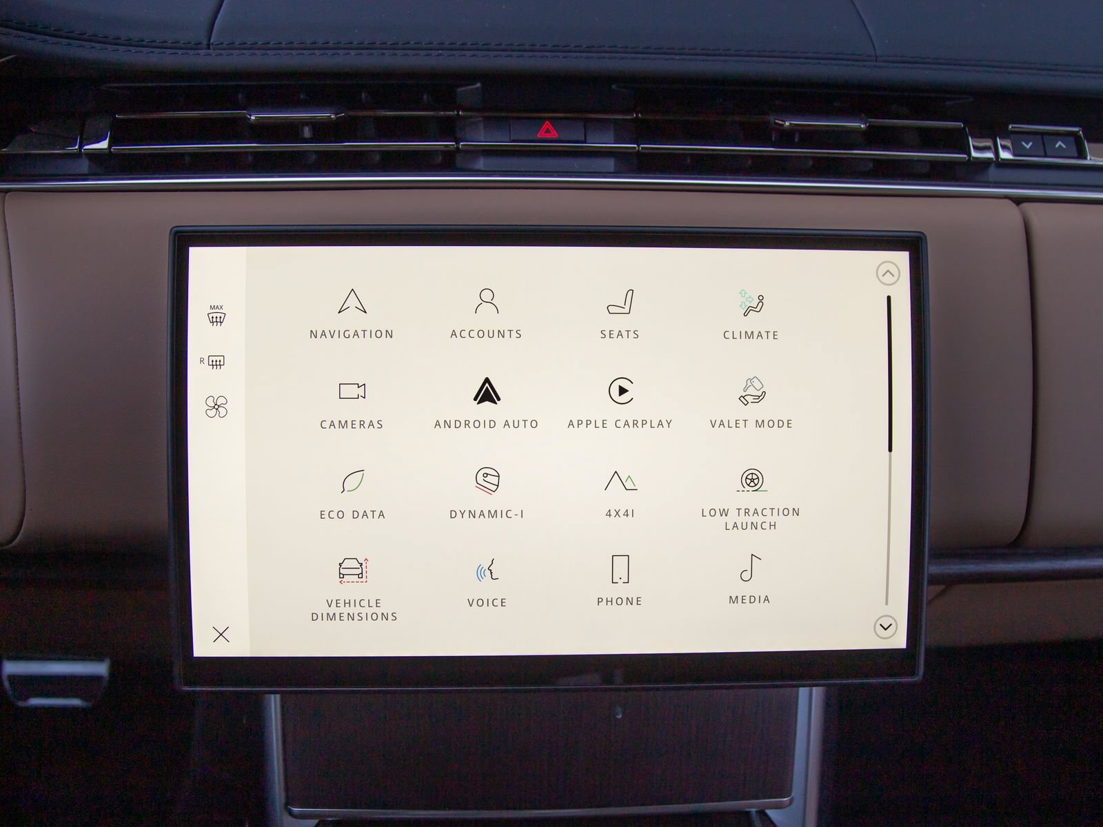 Used 2025 Land Rover Range Rover SE AWD/4WD image 15