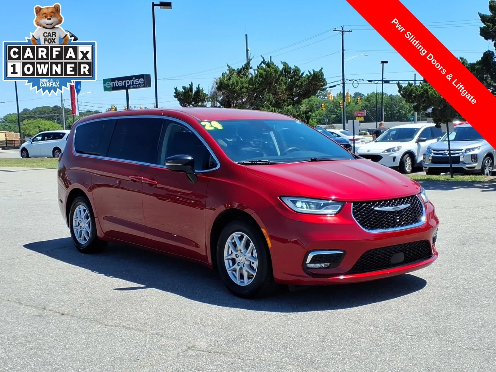 Used 2024 Chrysler Pacifica Touring-L FWD image 7