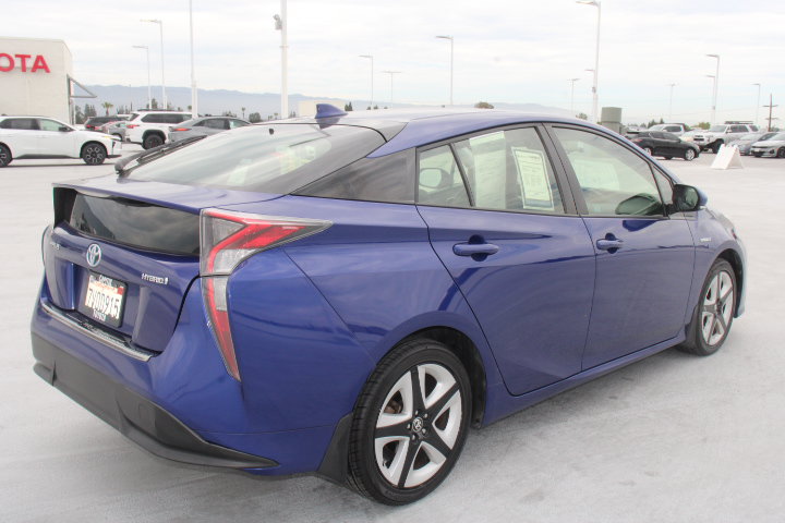 Used 2016 Toyota Prius Three Touring FWD image 3