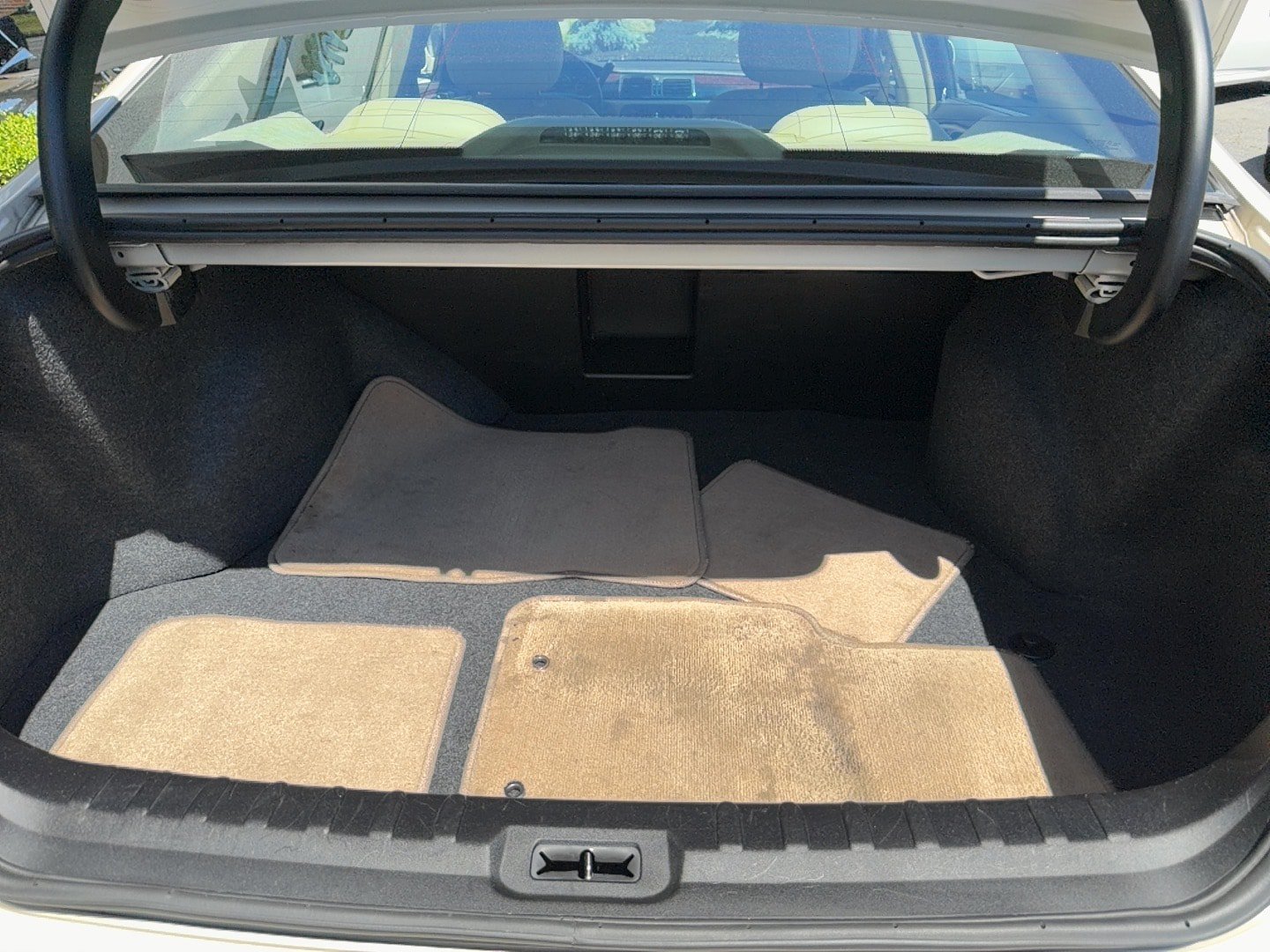 Used 2011 Buick Lucerne CXL FWD image 23