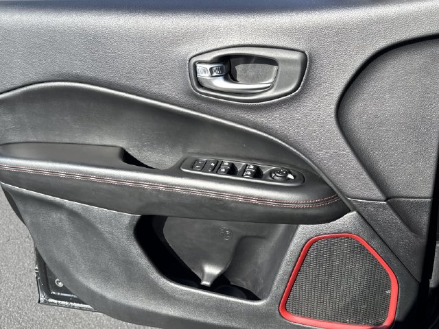 Used 2018 Jeep Compass Trailhawk w/ Leather Interior Group AWD/4WD image 8