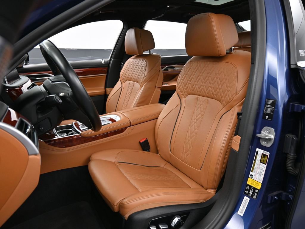 Used 2022 BMW ALPINA B7 xDrive w/ Luxury Rear Seating Package AWD/4WD image 5