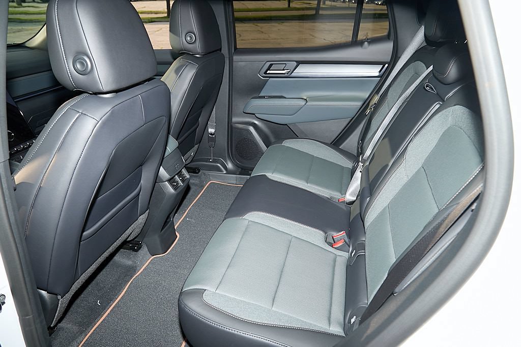 New 2027 GMC Terrain AT4 w/ Technology Package II AWD/4WD image 32