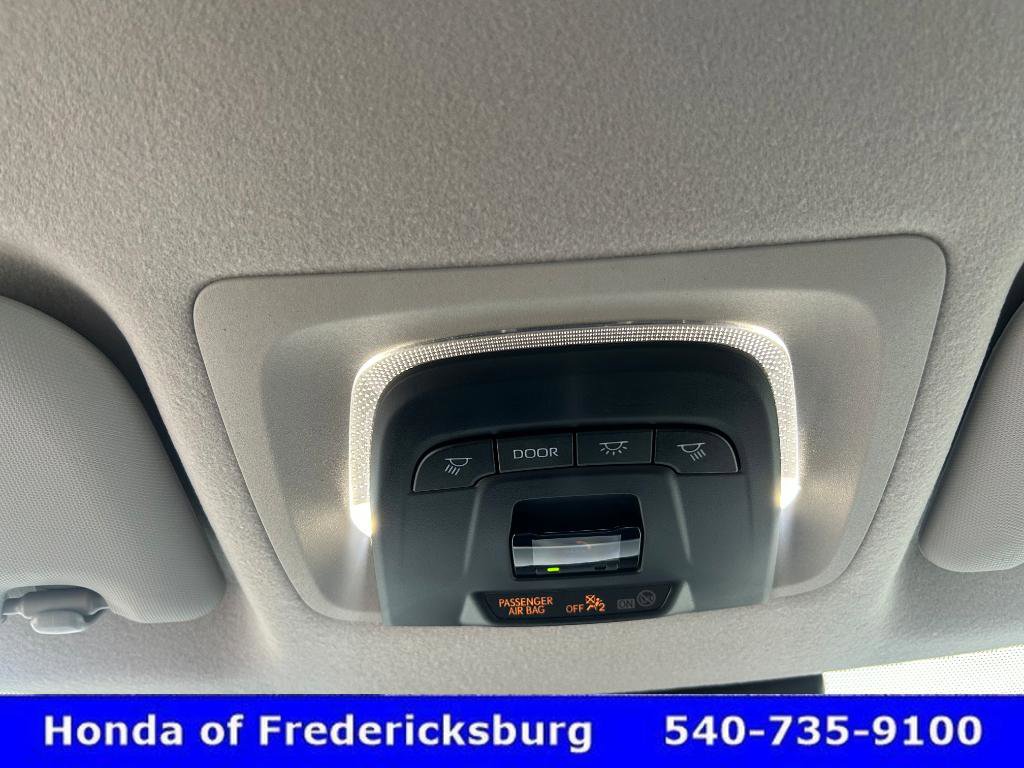 Used 2025 Toyota Corolla Cross L image 40