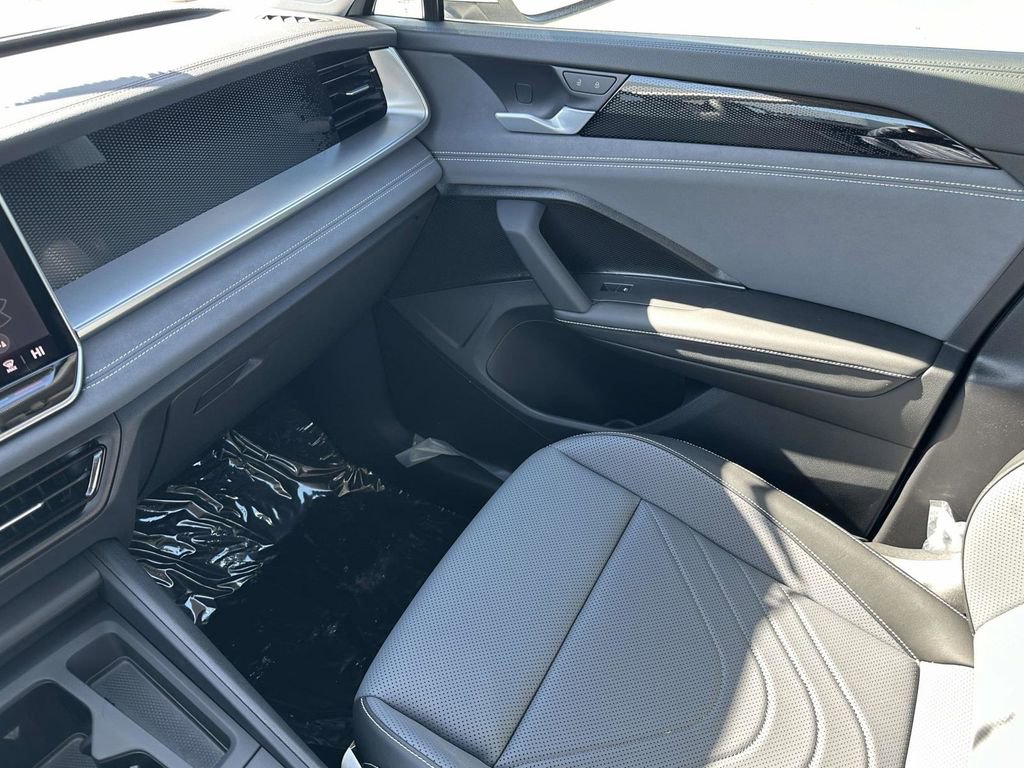 New 2025 Volkswagen Tiguan SE image 26