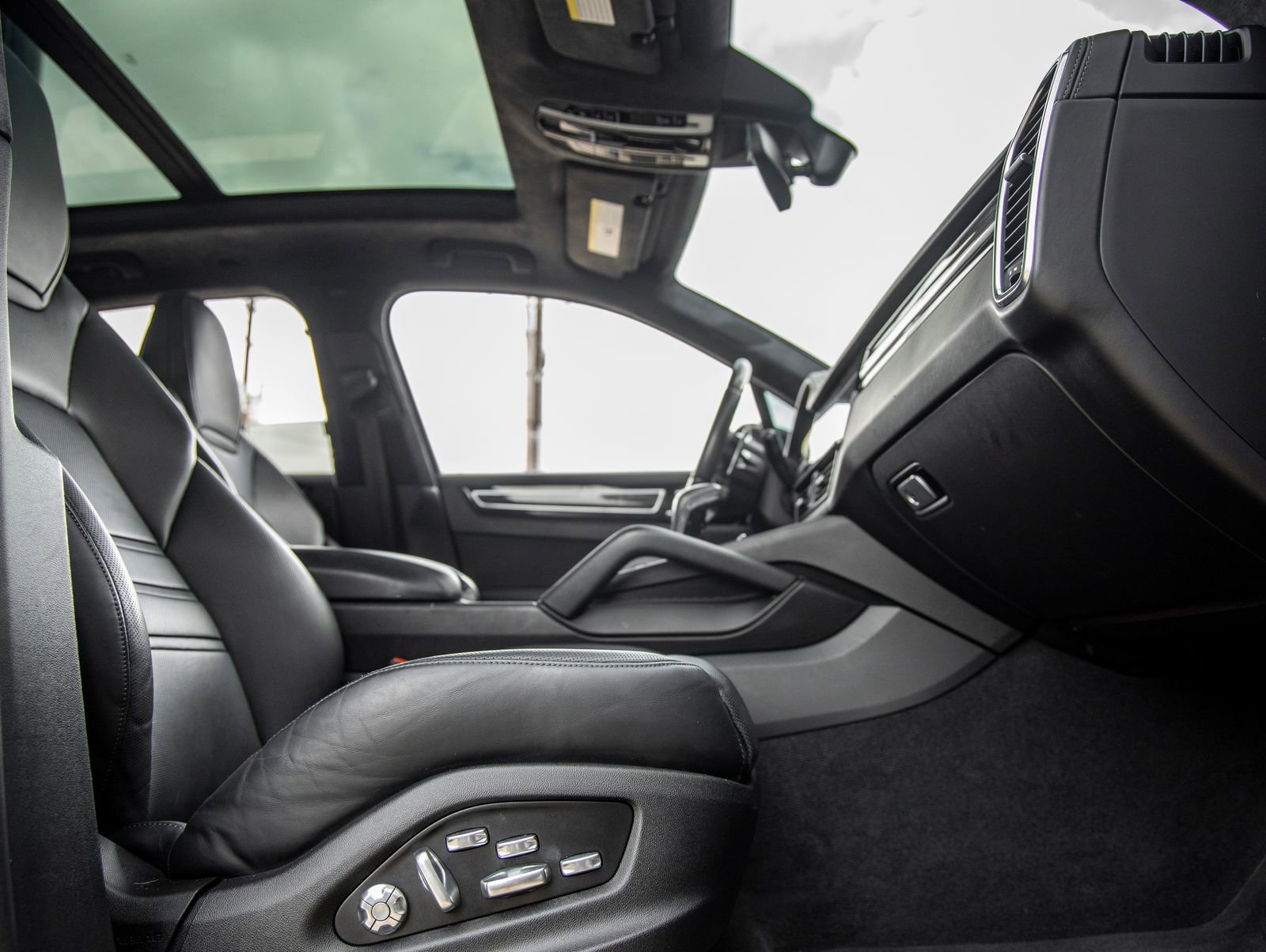 Certified 2021 Porsche Cayenne GTS image 44