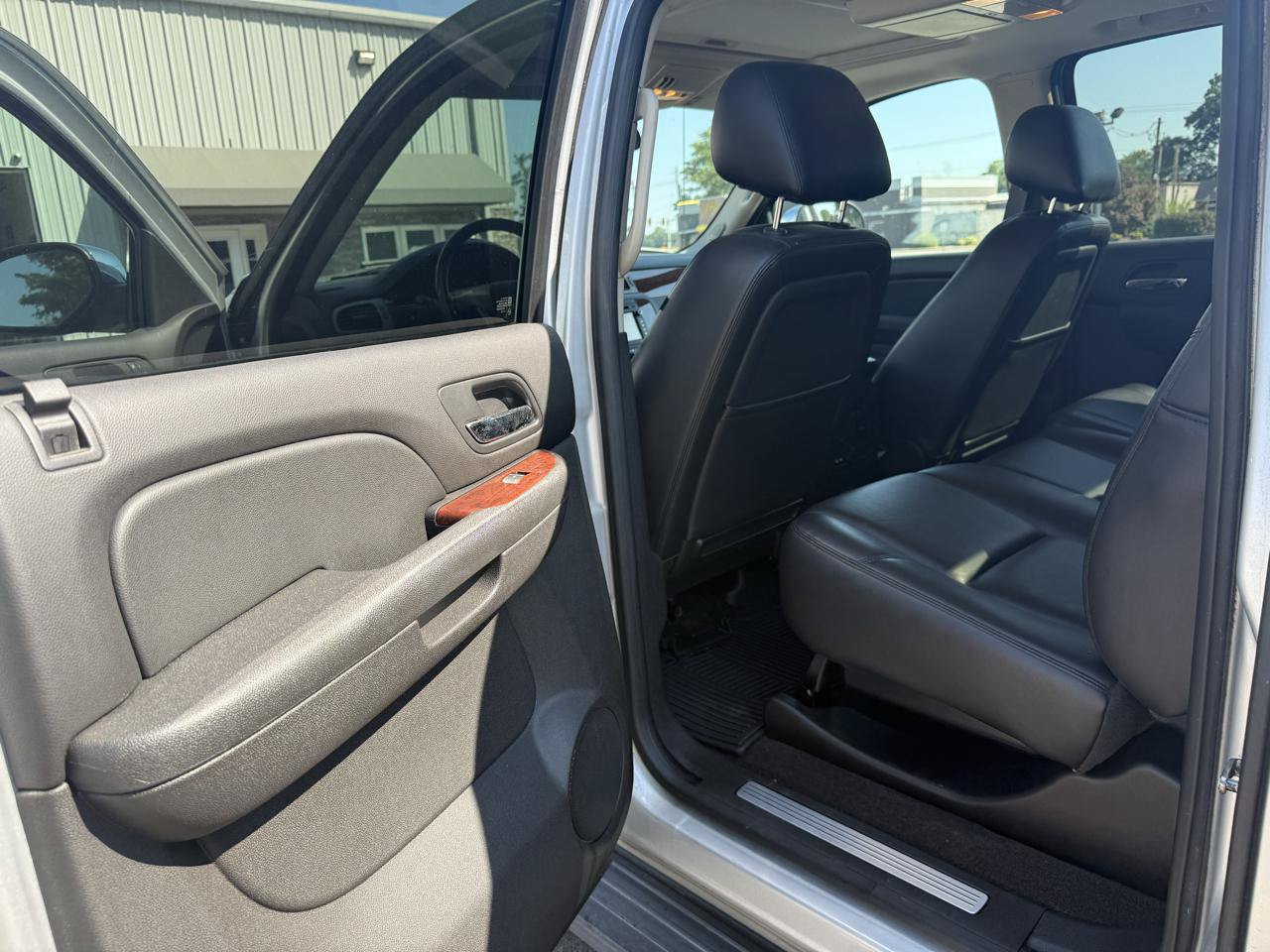 Used 2013 Chevrolet Avalanche LTZ AWD/4WD image 17