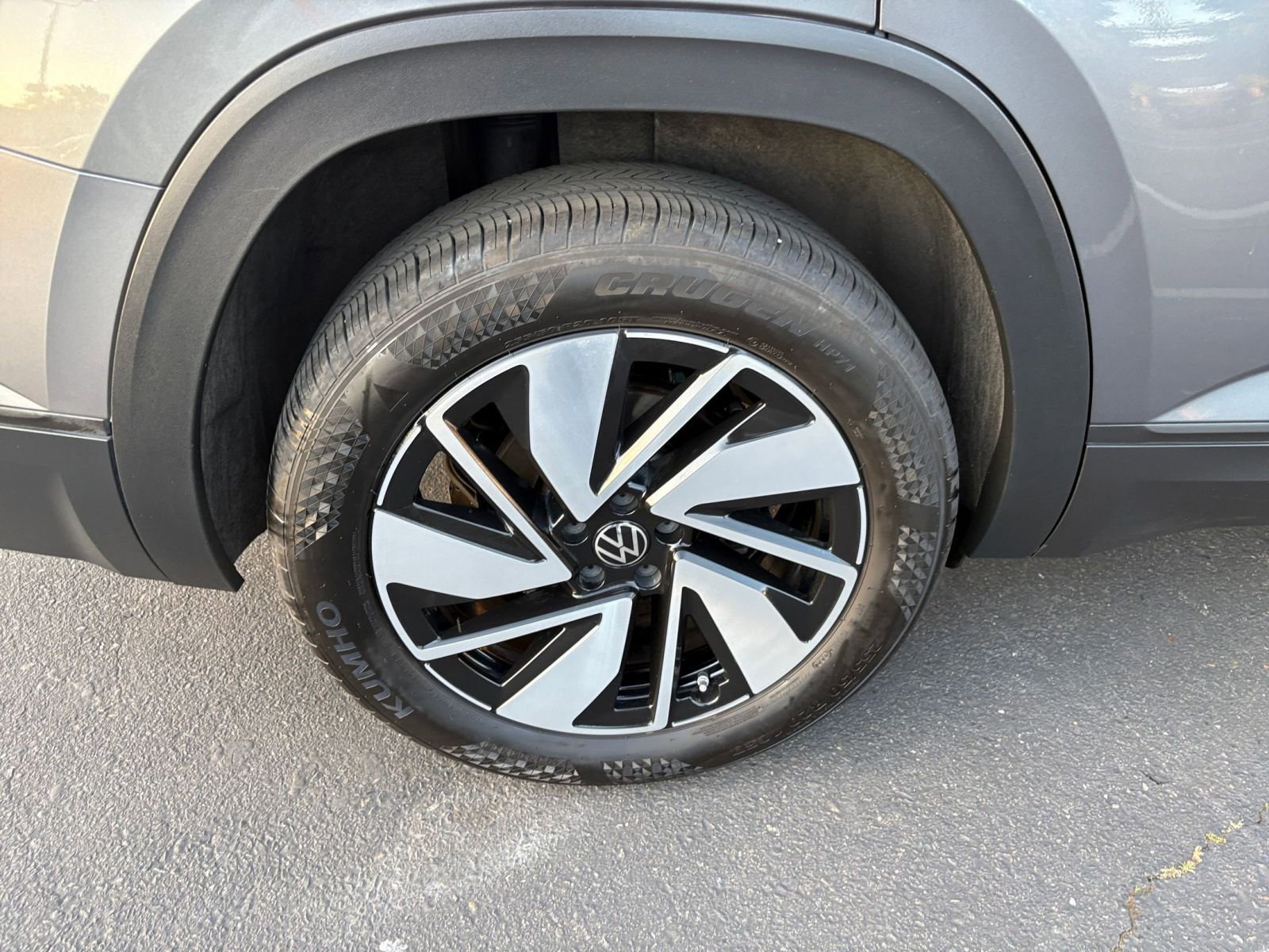 Used 2025 Volkswagen Atlas SE image 34