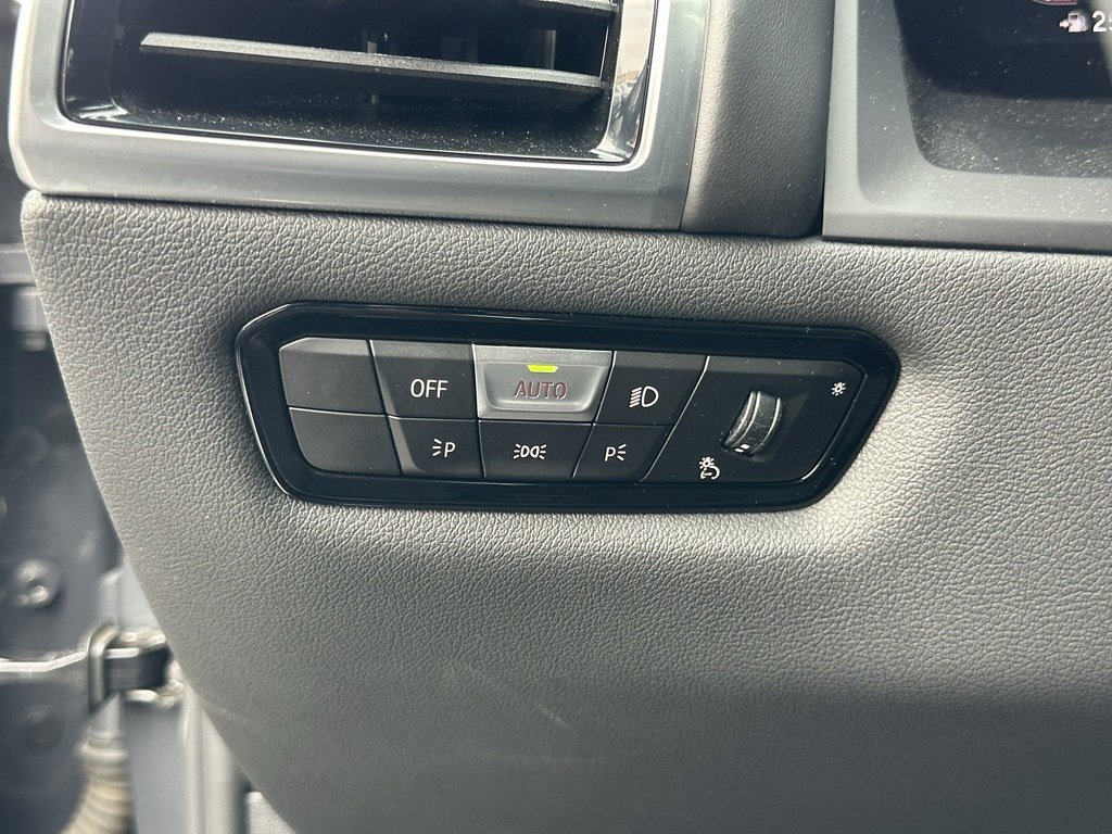 Used 2020 BMW M8 Convertible image 33