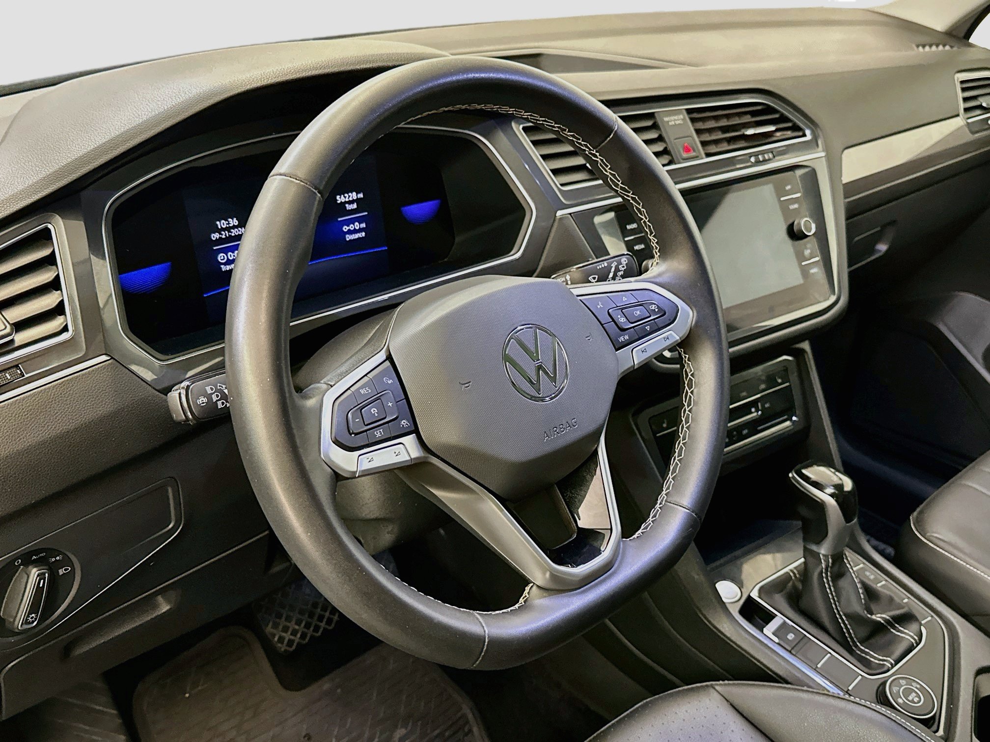 Used 2023 Volkswagen Tiguan SE w/ Panoramic Sunroof Package AWD/4WD image 18