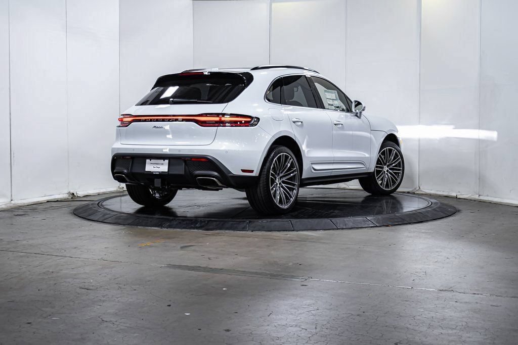 Certified 2025 Porsche Macan AWD/4WD image 7
