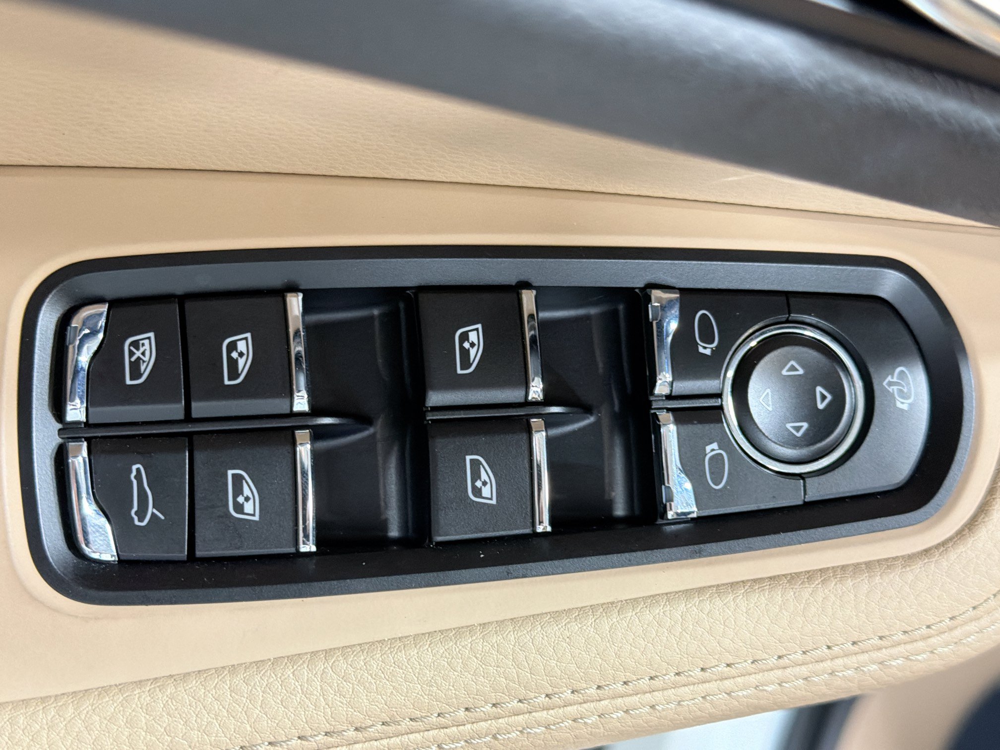Certified 2026 Porsche Macan AWD/4WD image 23