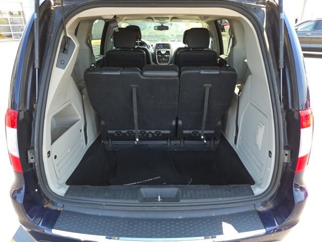 Used 2012 Chrysler Town & Country Touring-L w/ Driver Convenience Group FWD image 27