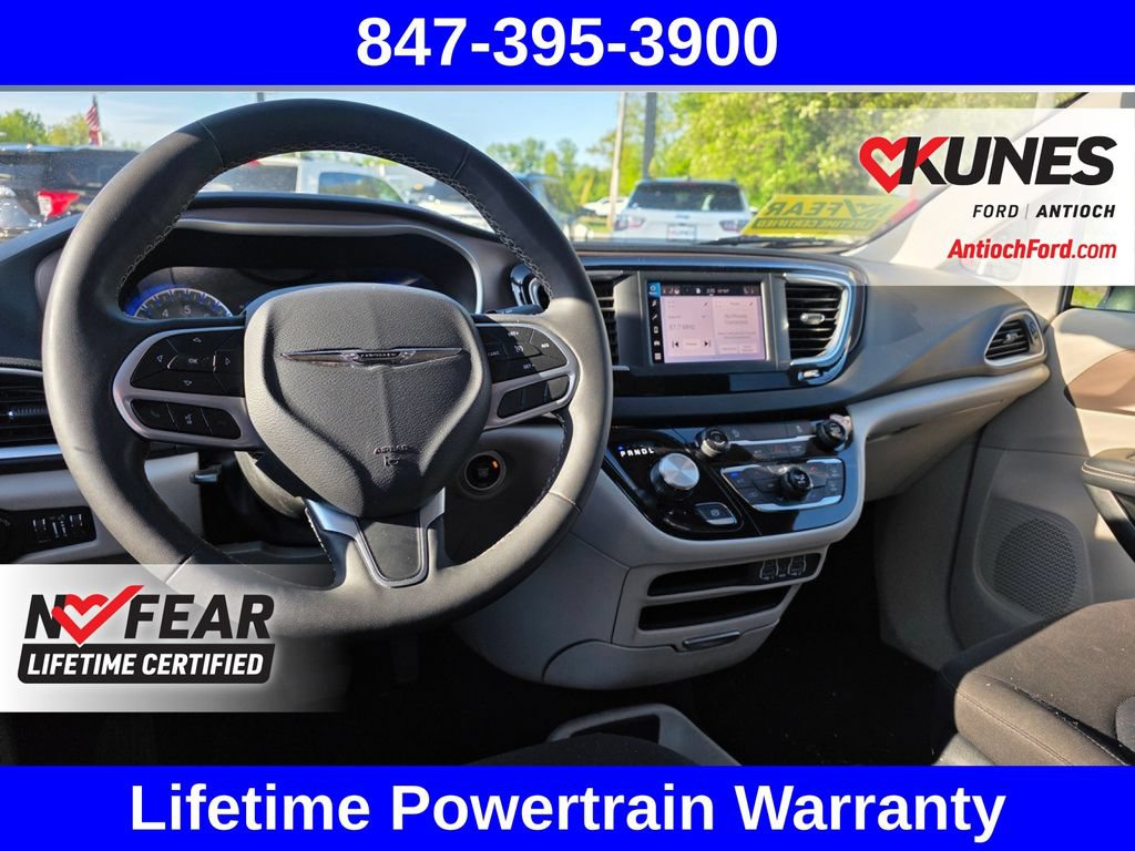Used 2023 Chrysler Voyager LX FWD image 19