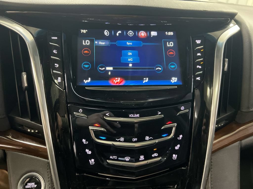 Used 2019 Cadillac Escalade ESV Luxury AWD/4WD image 17