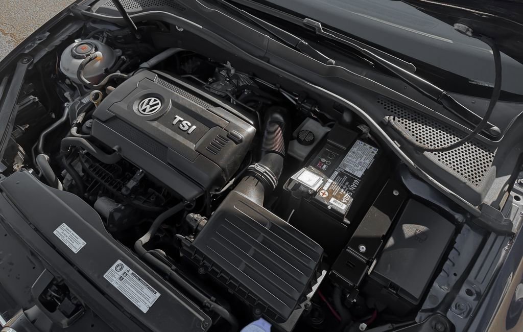 Used 2018 Volkswagen Golf SE image 33
