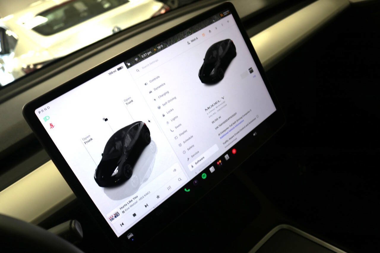 Used 2023 Tesla Model Y Long Range AWD/4WD image 33