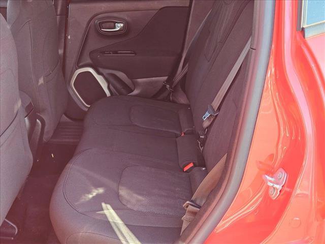 Used 2017 Jeep Renegade Latitude FWD image 17