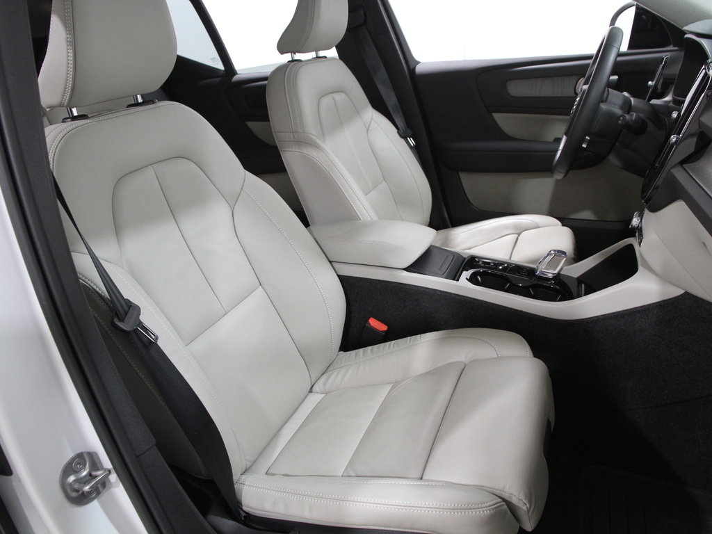 Used 2023 Volvo XC40 B5 Plus w/ Driver Assist Package image 16