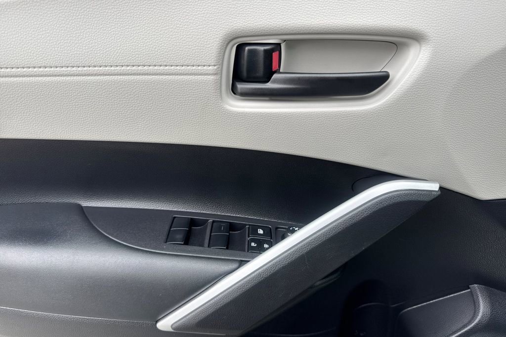 Certified 2024 Toyota Corolla Cross LE w/ Moonroof Package image 10