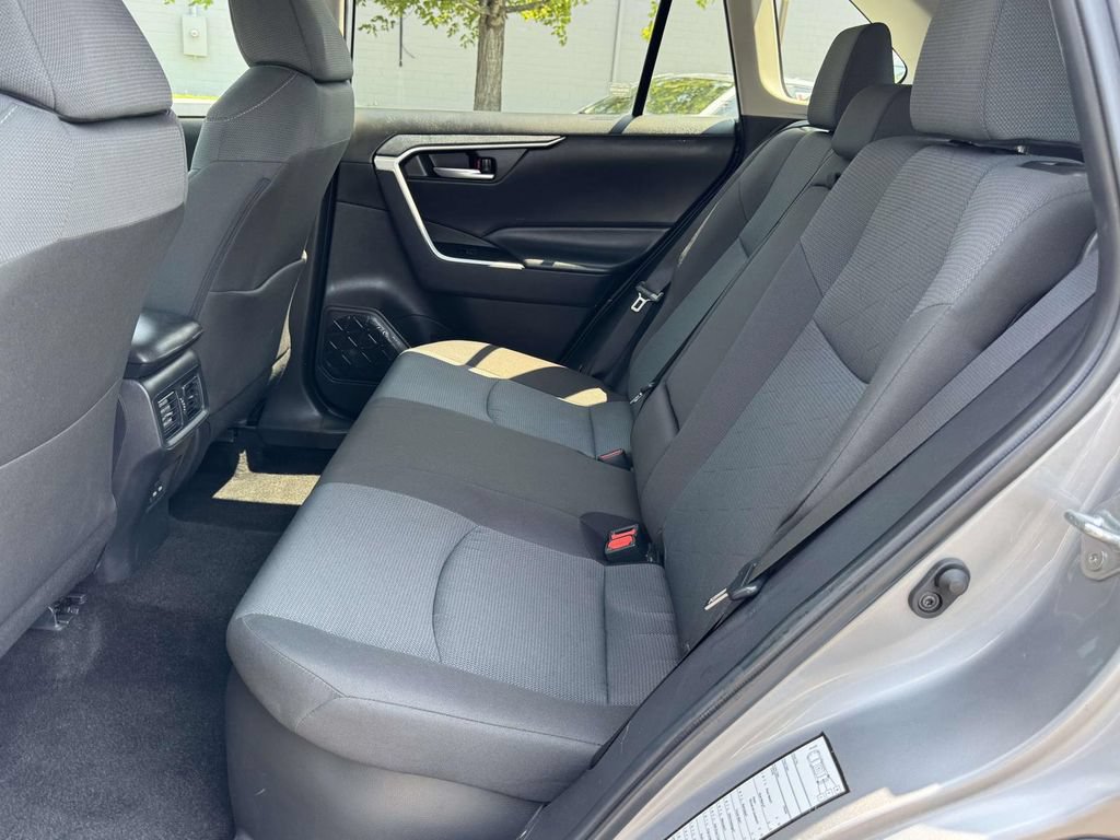 Used 2025 Toyota RAV4 XLE AWD/4WD image 17