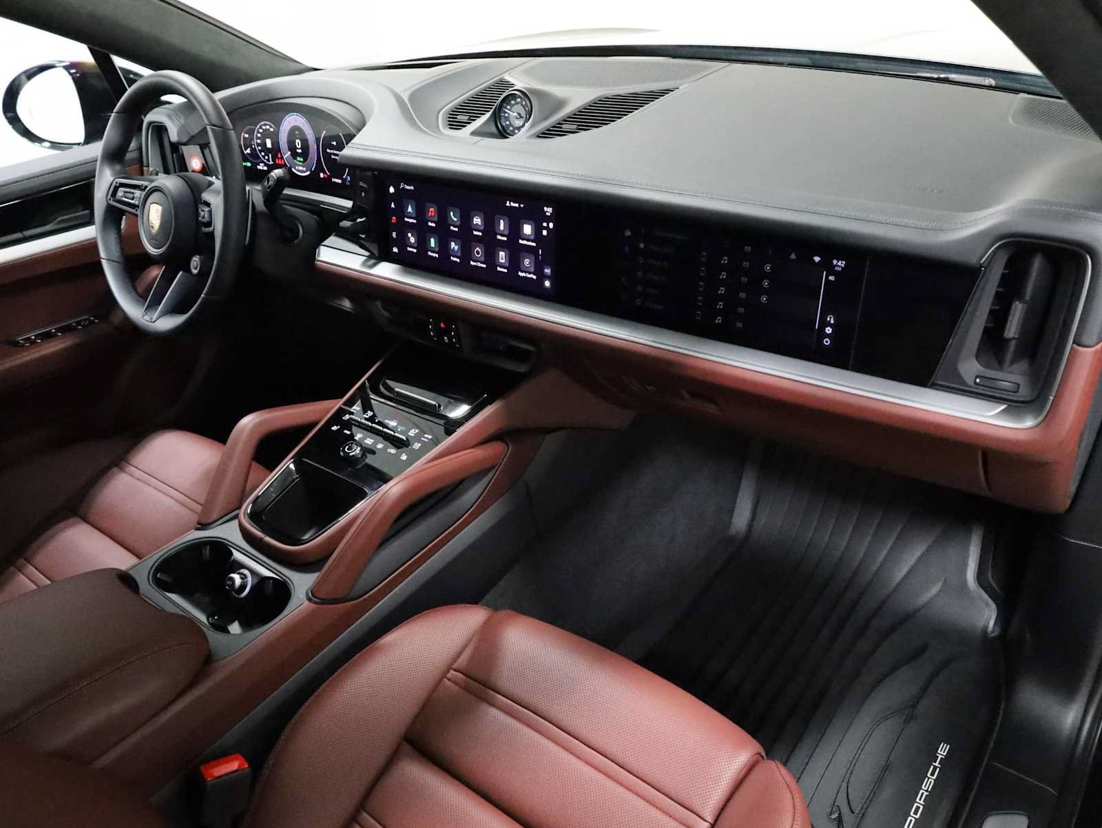 Certified 2024 Porsche Cayenne Turbo AWD/4WD image 6