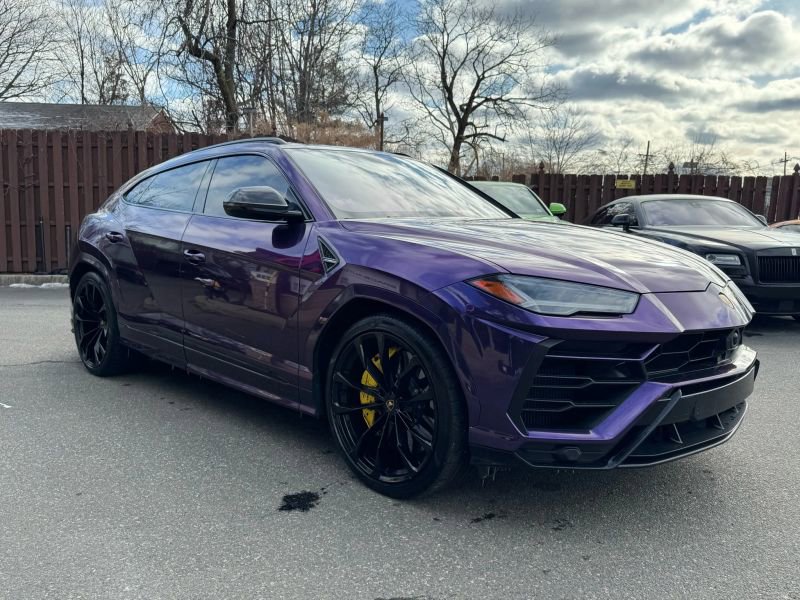 Used 2021 Lamborghini Urus image 3