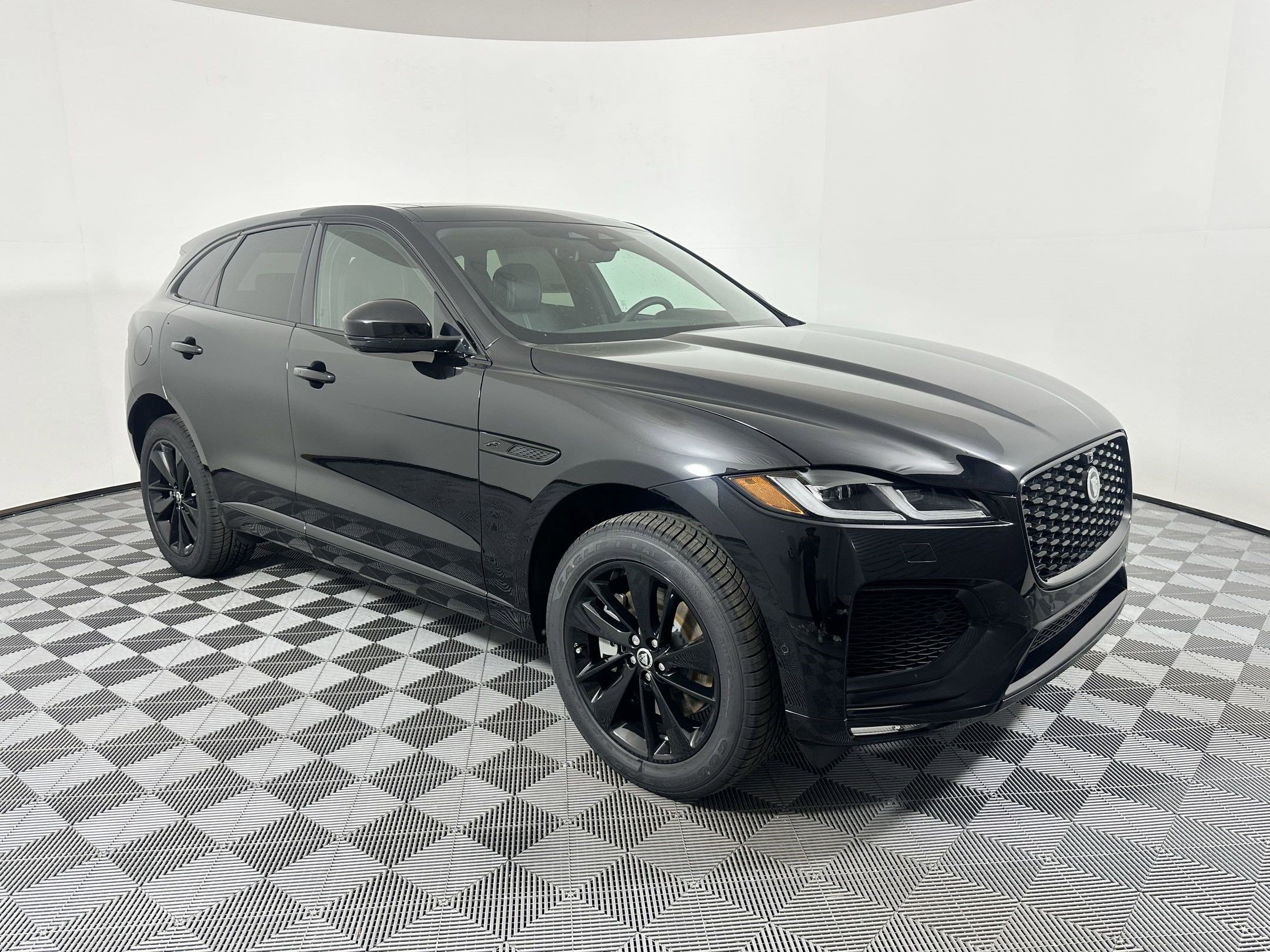 Used 2026 Jaguar F-PACE R-Dynamic S AWD/4WD image 6