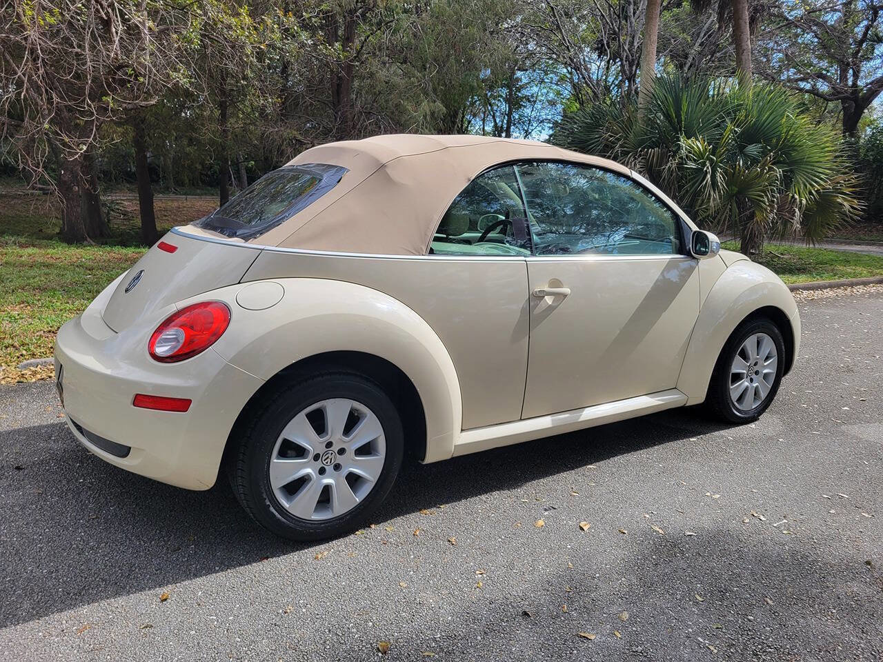 Used 2008 Volkswagen Beetle S image 5
