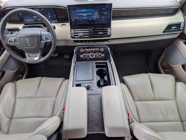 Used 2024 Lincoln Navigator L Reserve AWD/4WD image 5