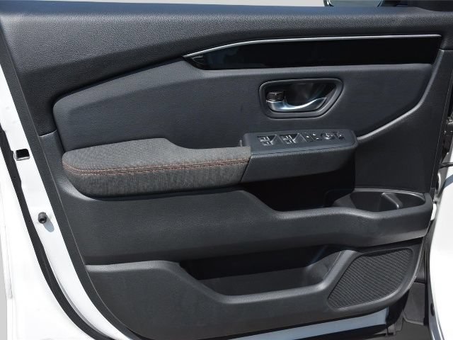 Used 2025 Honda Pilot Sport image 9