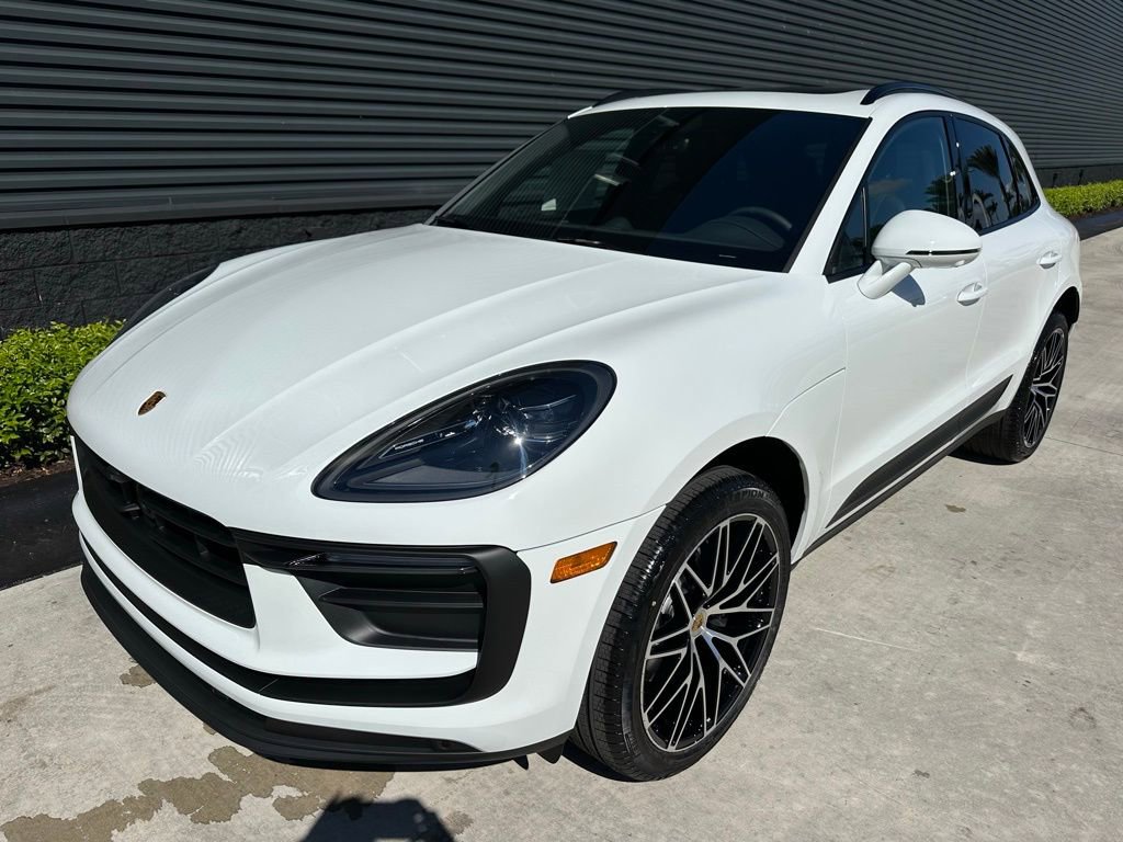 Used 2026 Porsche Macan AWD/4WD image 7