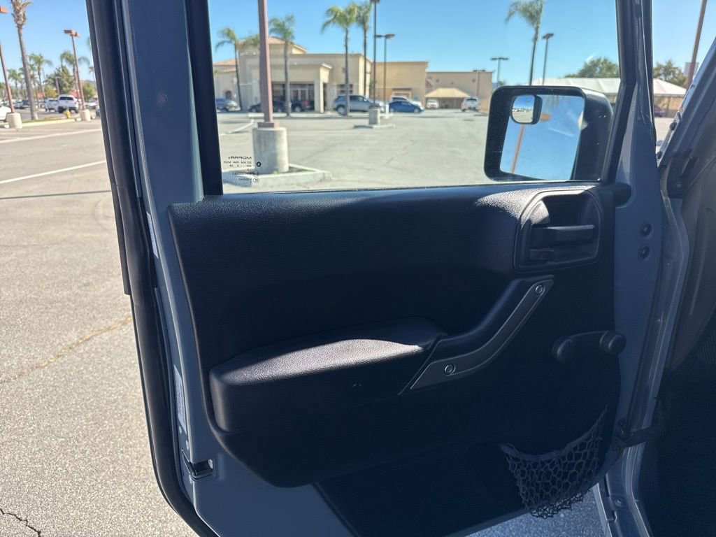 Used 2015 Jeep Wrangler Unlimited Willys image 11