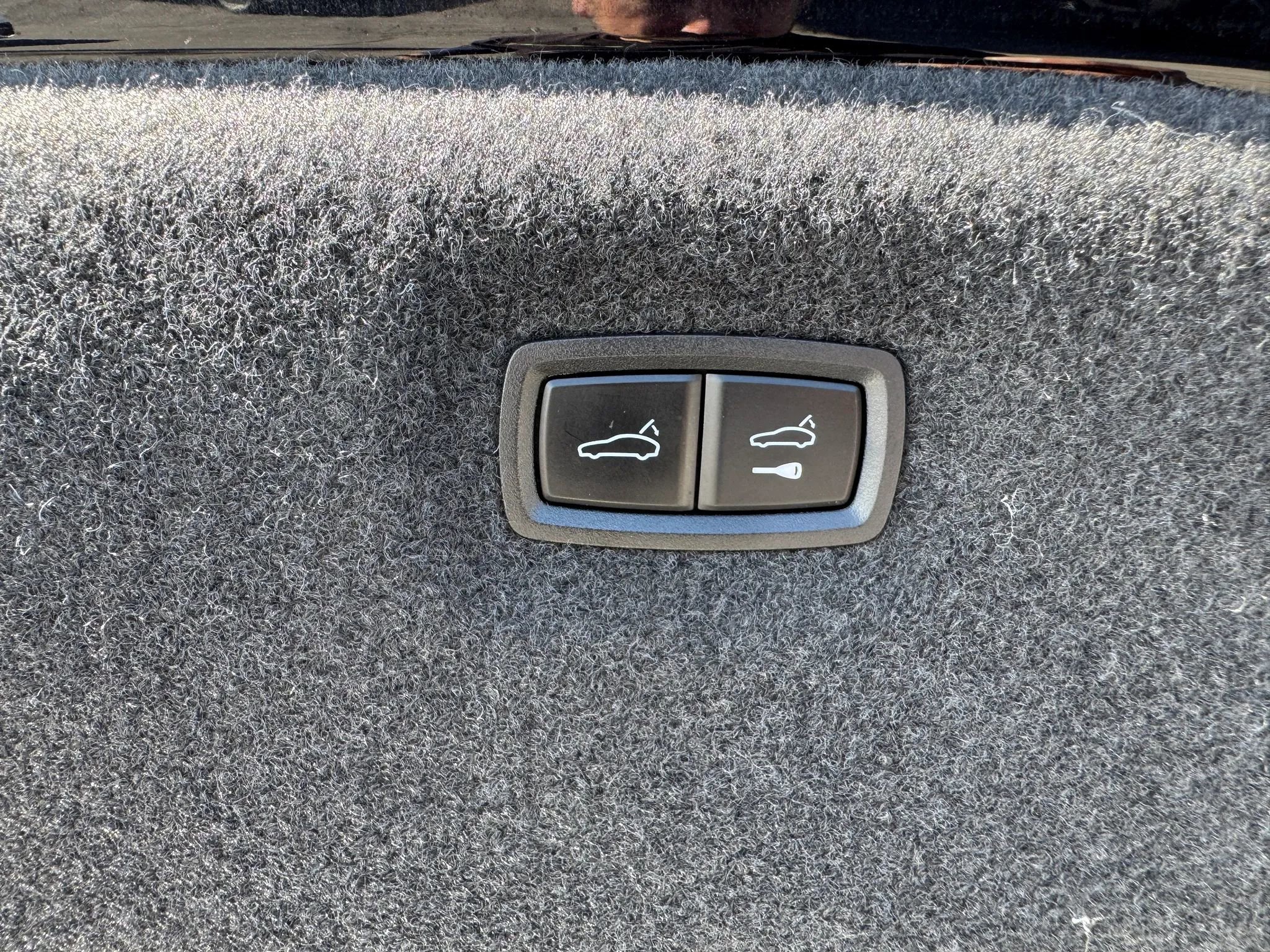 Used 2020 Porsche Taycan 4S image 35