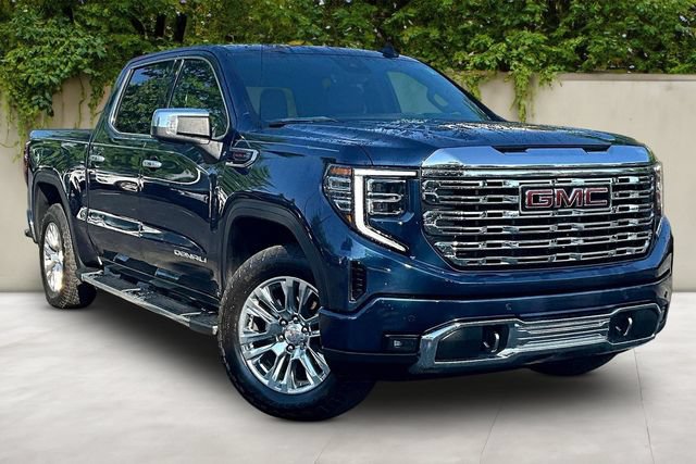 Used 2023 GMC Sierra 1500 Denali w/ Technology Package AWD/4WD image 3