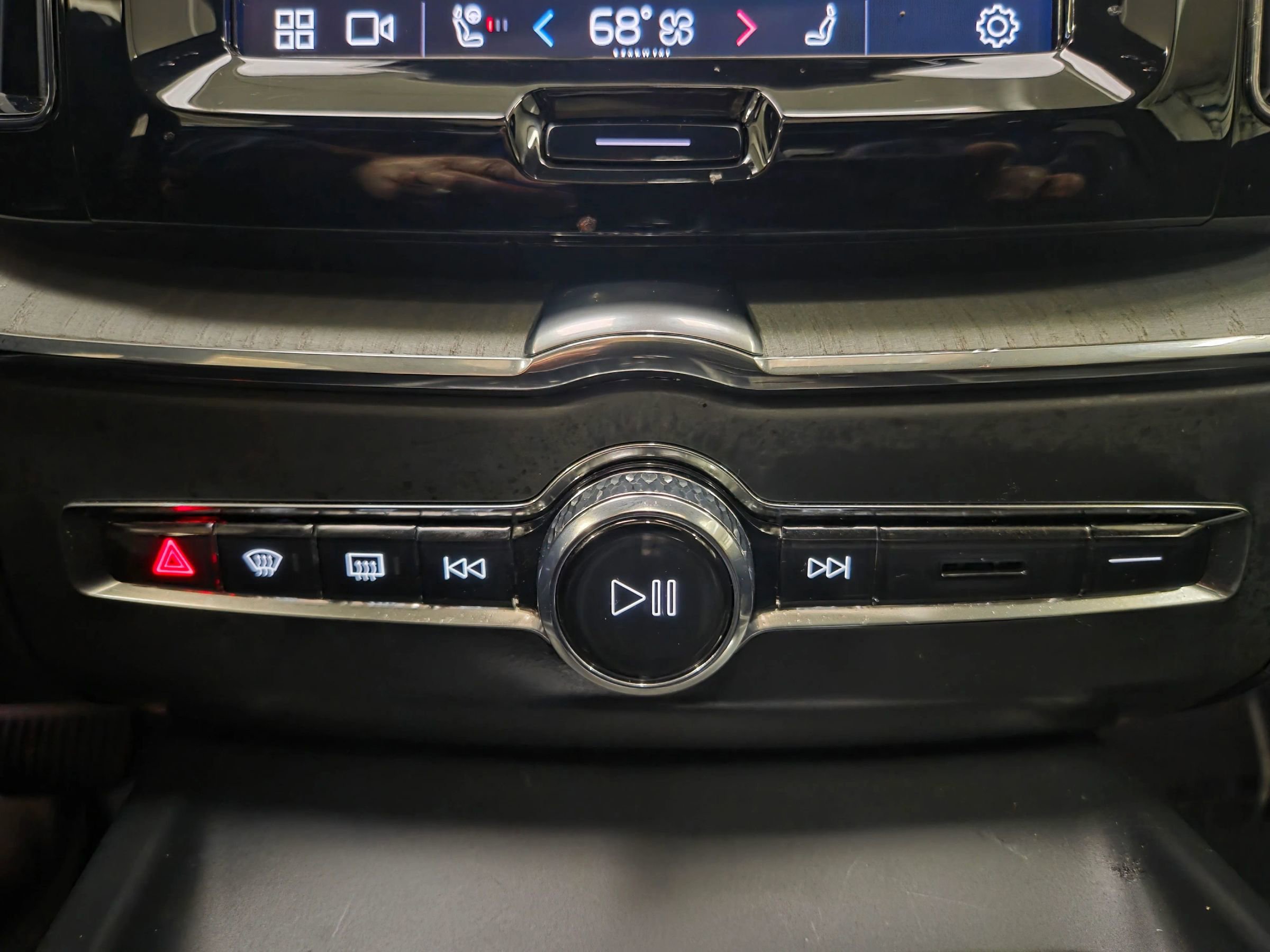 Used 2025 Volvo XC60 B5 Plus image 27