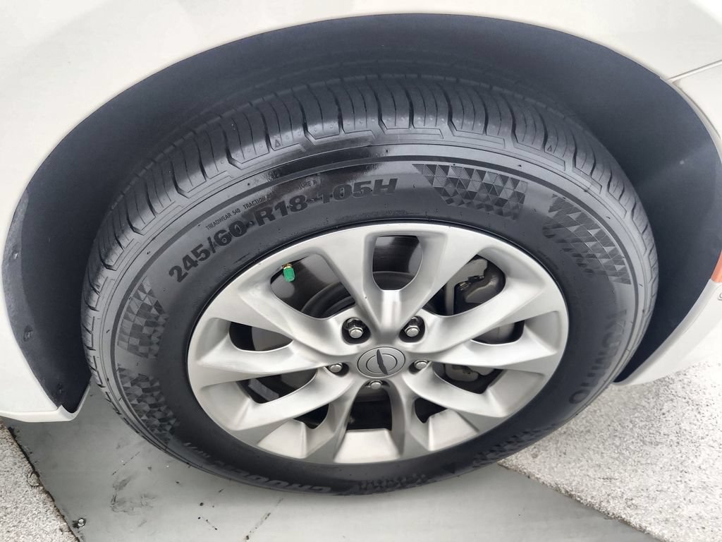 Used 2025 Chrysler Pacifica Select AWD/4WD image 38