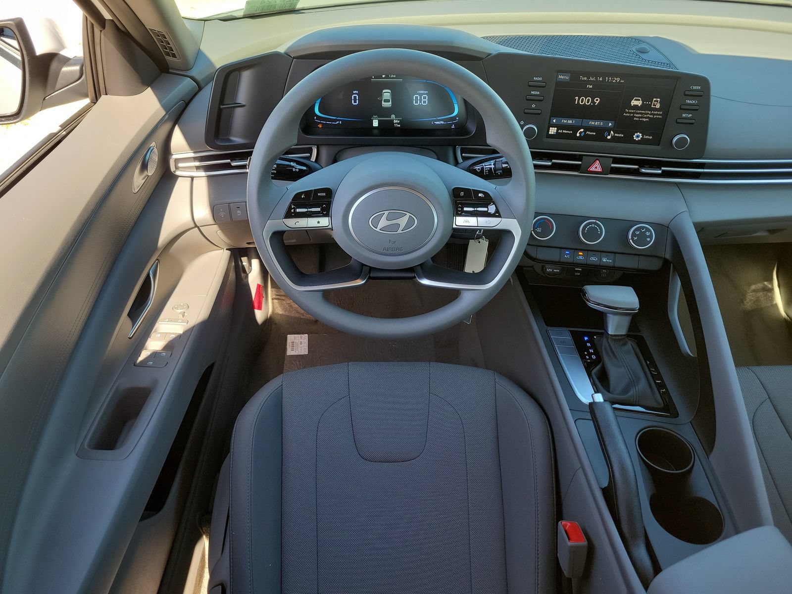 New 2026 Hyundai Elantra SE FWD image 7