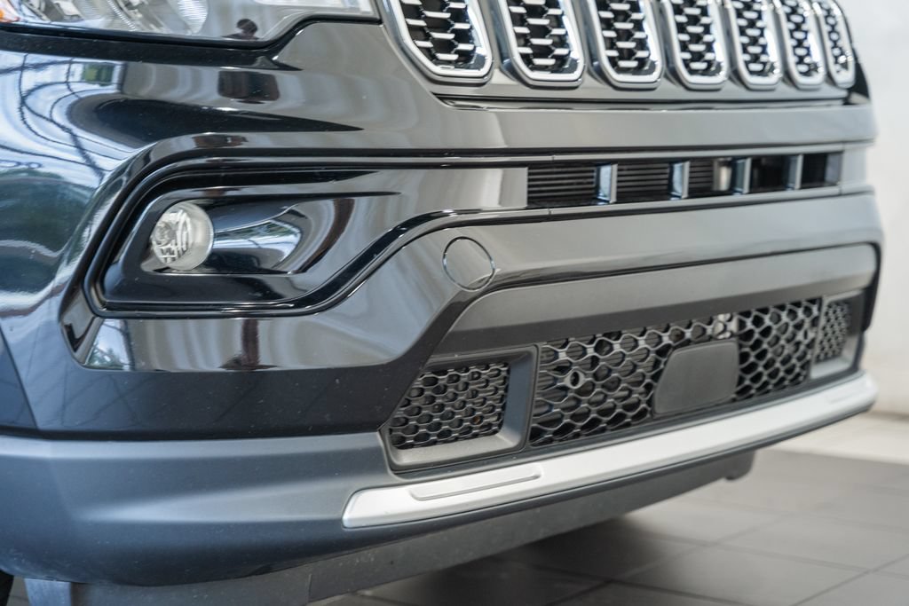 Certified 2025 Jeep Compass Limited AWD/4WD image 12