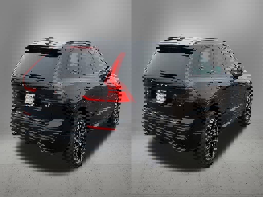 Used 2026 Volvo XC60 B5 Plus w/ Protection Package Premier image 6
