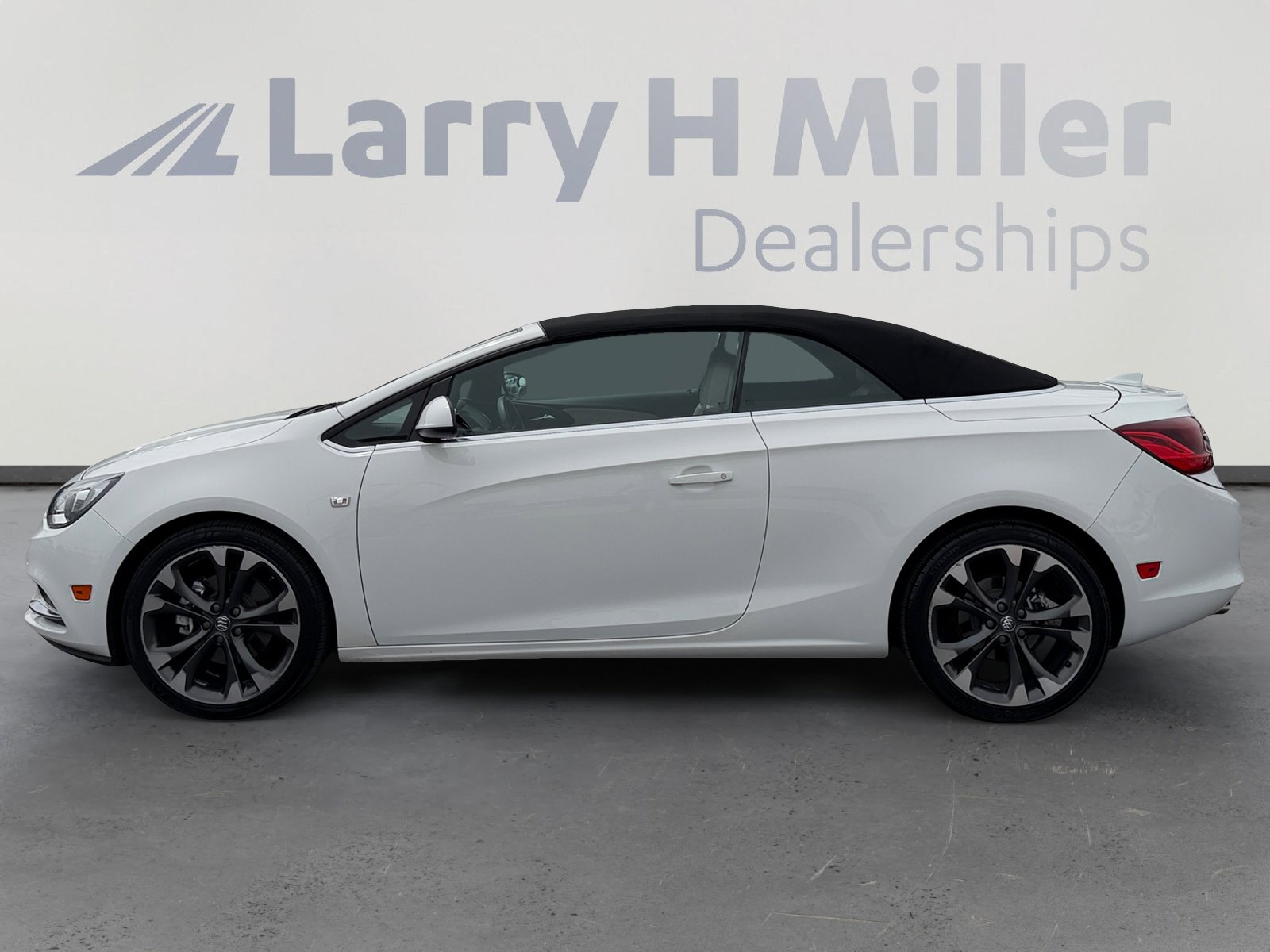 Used 2016 Buick Cascada Premium image 2